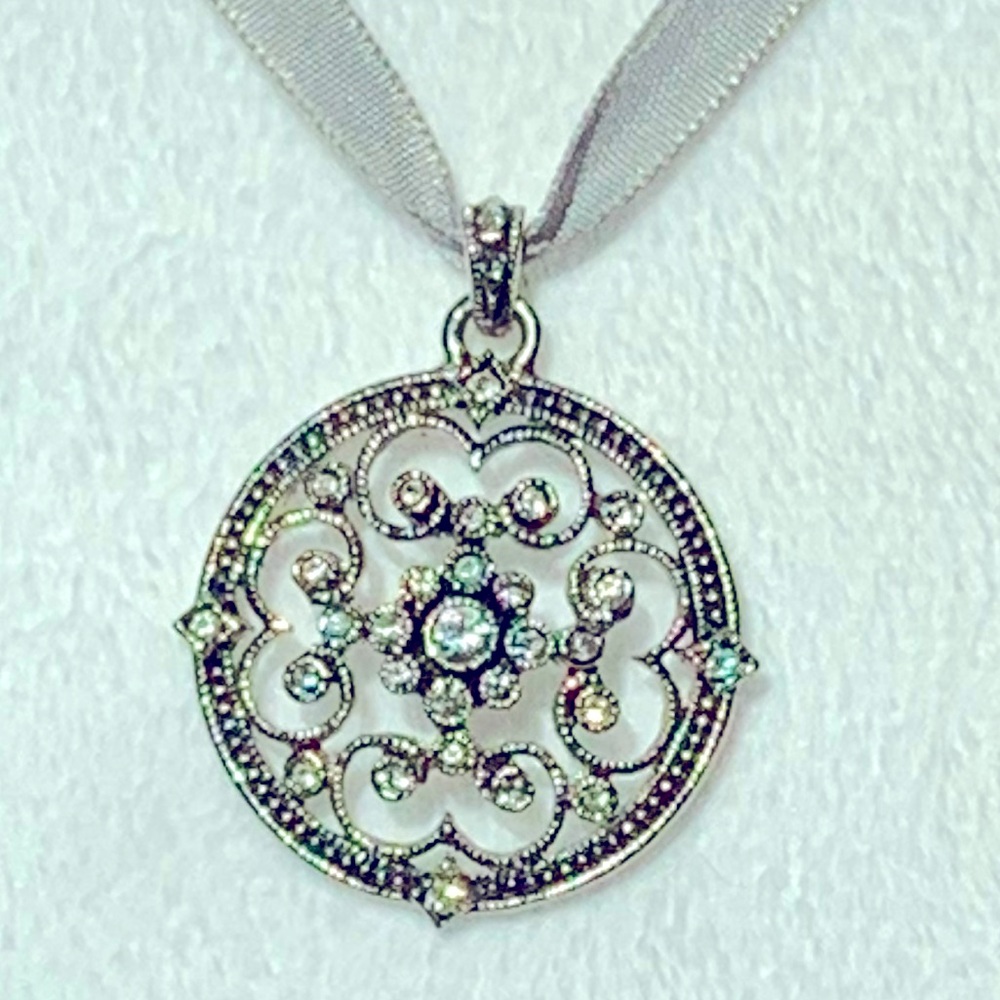🎨 Art Deco Style Genuine Crystal Pendant w/ Gray Ribbon Necklace by Cookie Lee